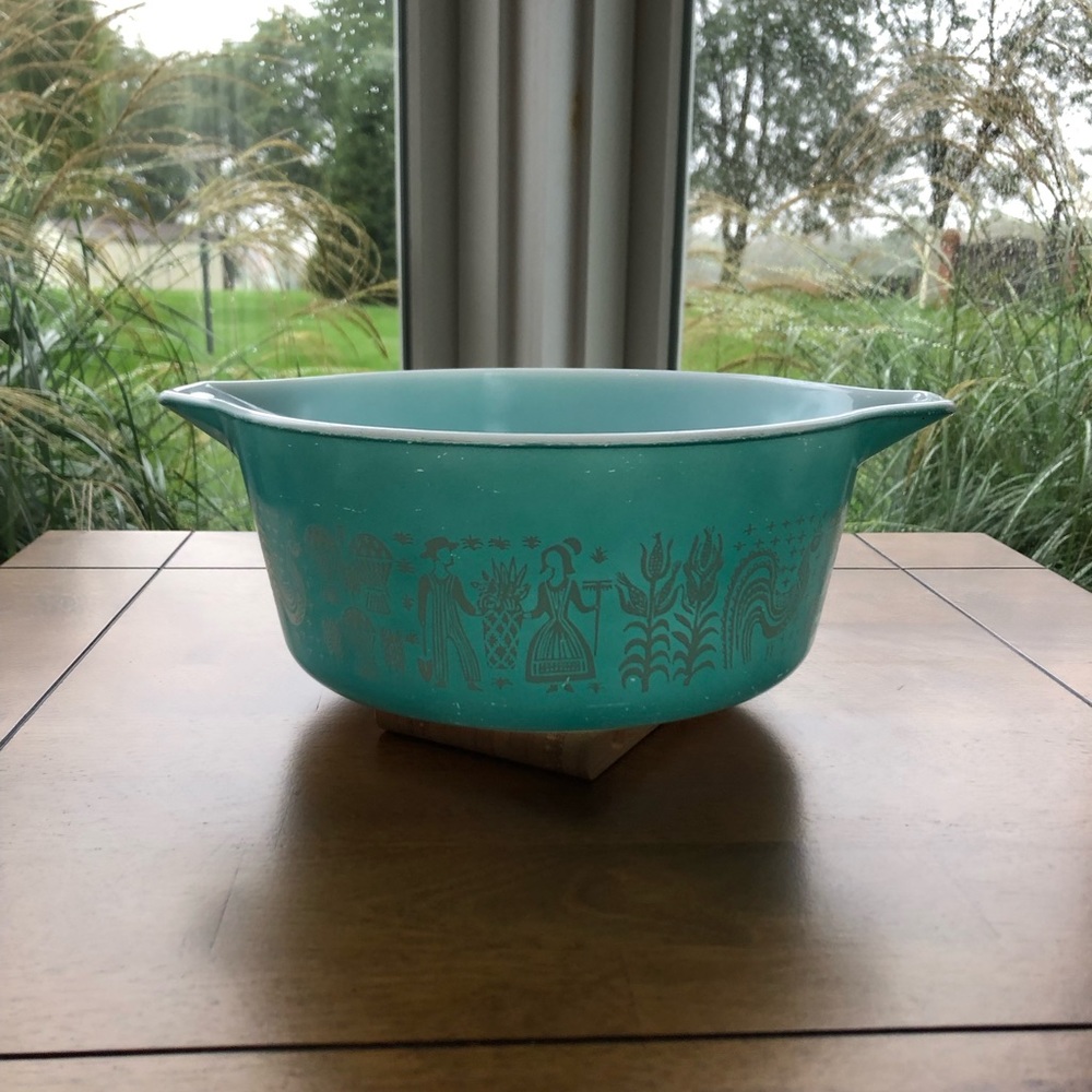 Pyrex Butterprint 475 casserole dish